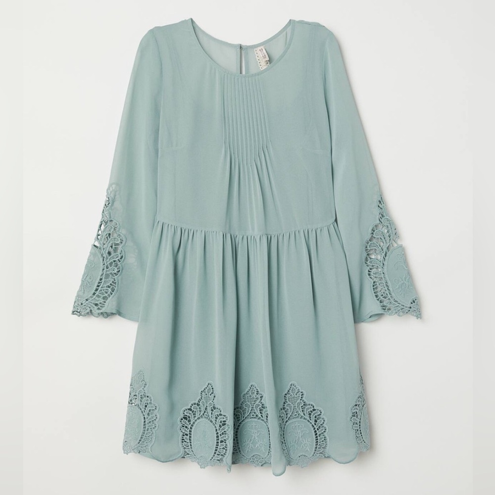 Elegant Green Dress with Lace Details